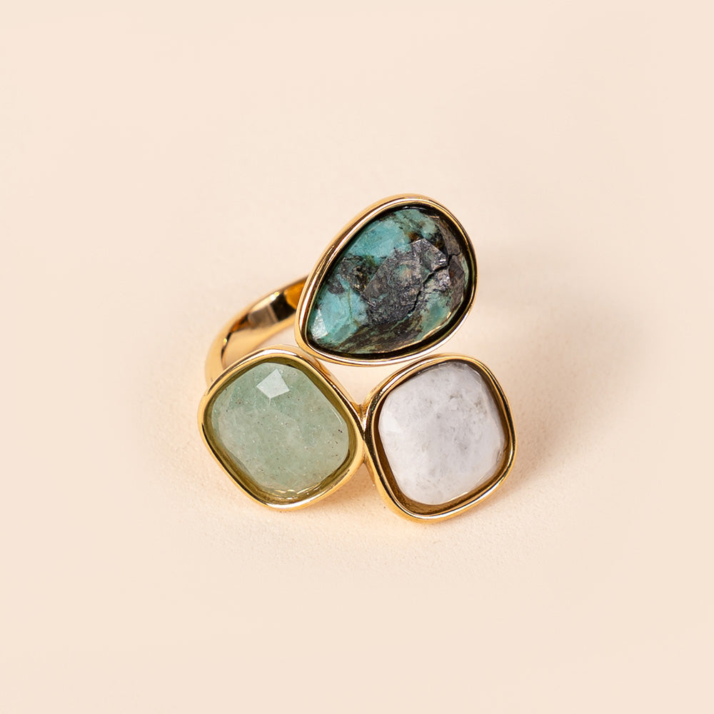 RING WITH THREE COLORED STONES