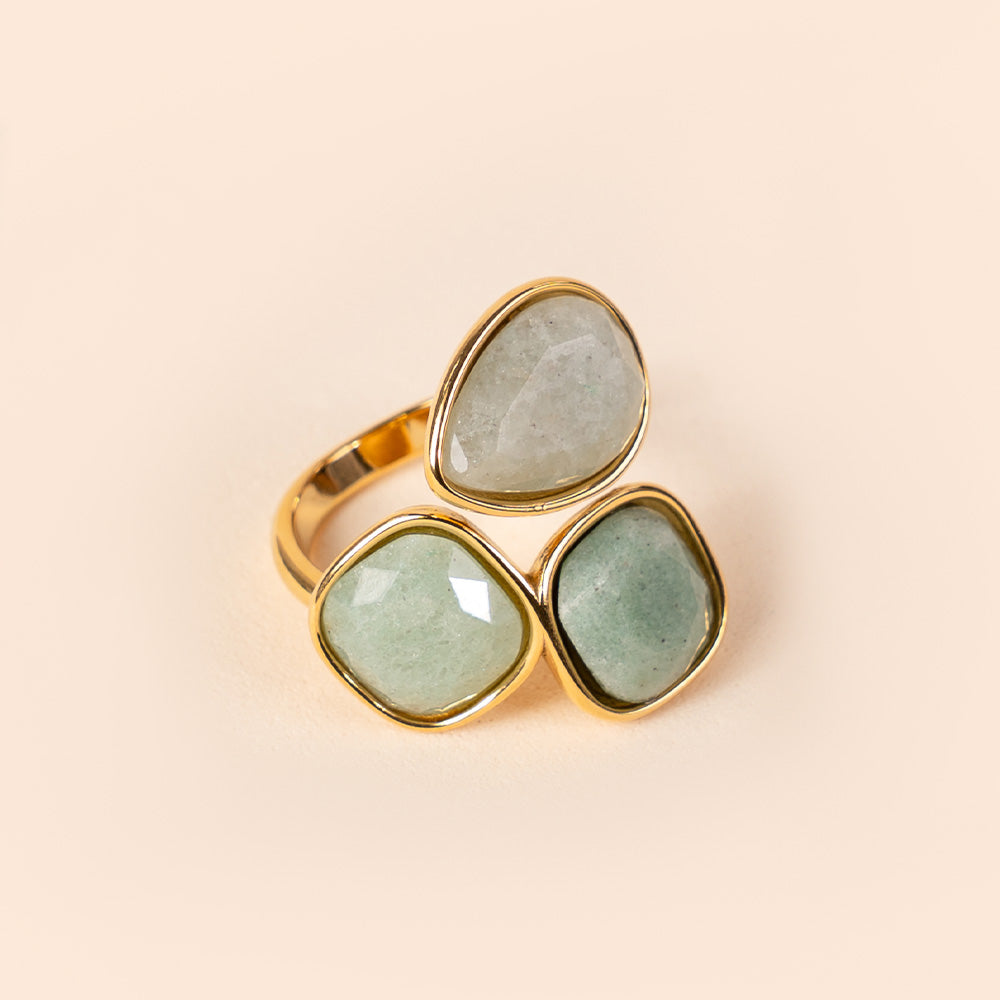 RING WITH THREE COLORED STONES