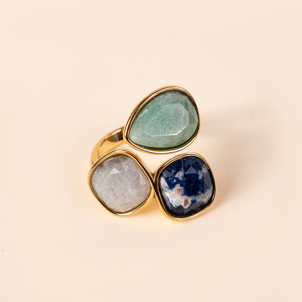 RING WITH THREE COLORED STONES