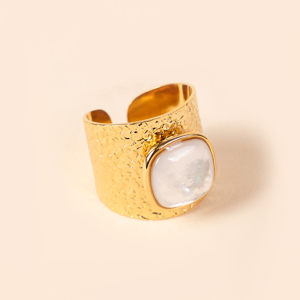 ADJUSTABLE WORKED BAND RING WITH CENTRAL STONE