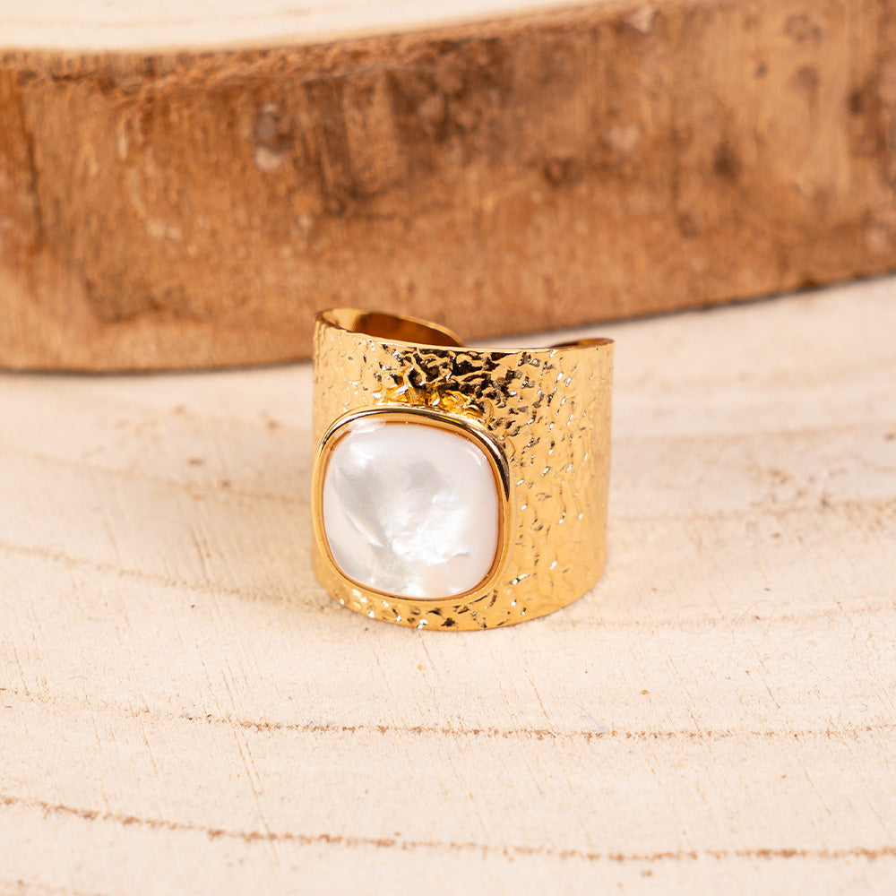 ADJUSTABLE WORKED BAND RING WITH CENTRAL STONE