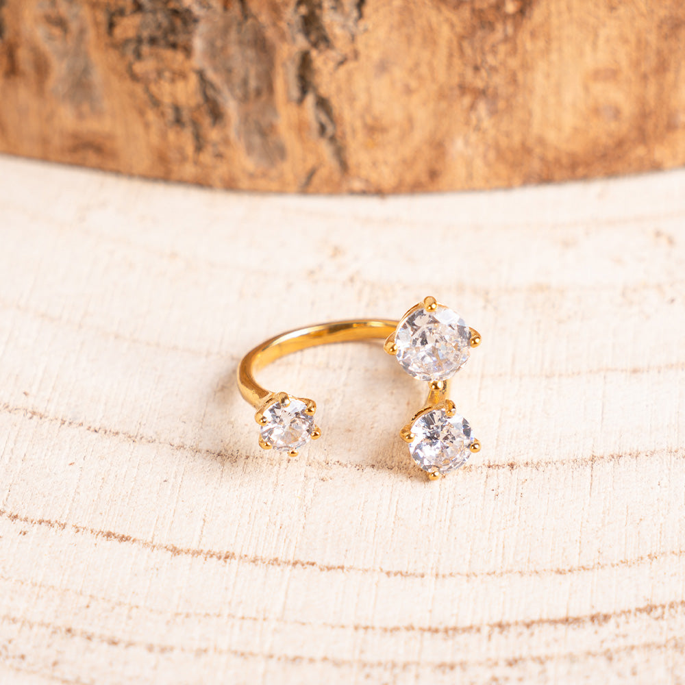 ANELLO REGOLABILE CON TRE STRASS DI DIVERSE DIMENSIONI