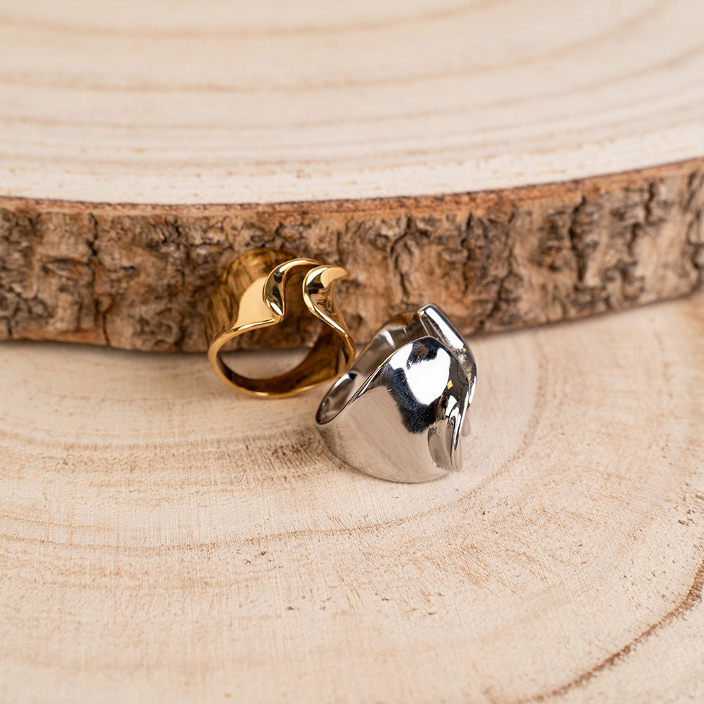 ANELLO A FASCIA CON APERTURA ONDULATA ANTERIORE