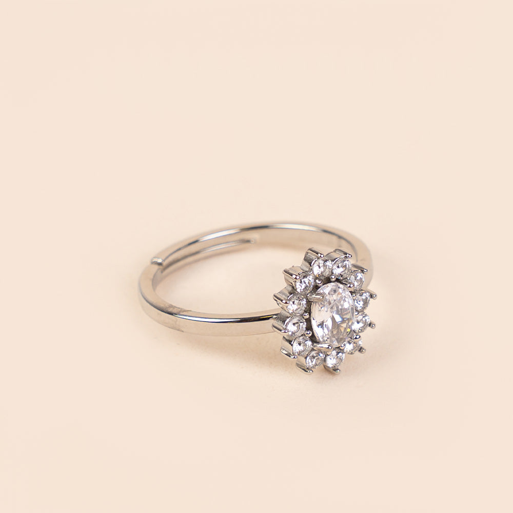 ADJUSTABLE RING WITH RHINESTONE-SURROUNDED LIGHT POINT