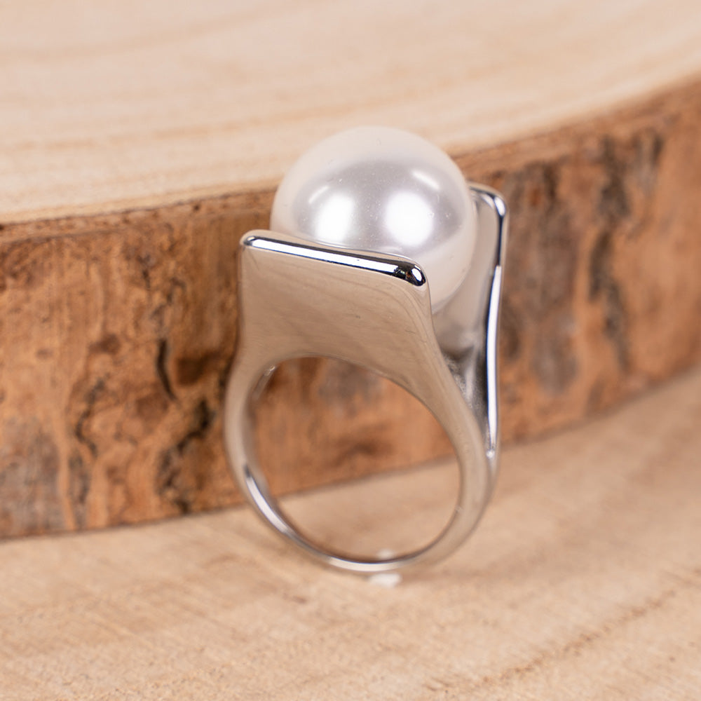 MINIMAL RING WITH CENTRAL PEARL