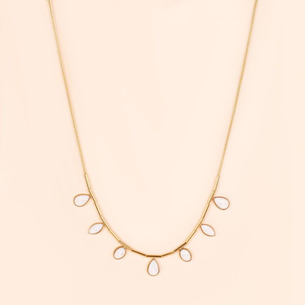 COLLANA CON MINI PLACCHE RIGIDE E PIETRE OVALI