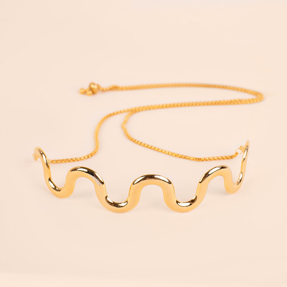 COLLANA CON DETTAGLIO ONDULATO
