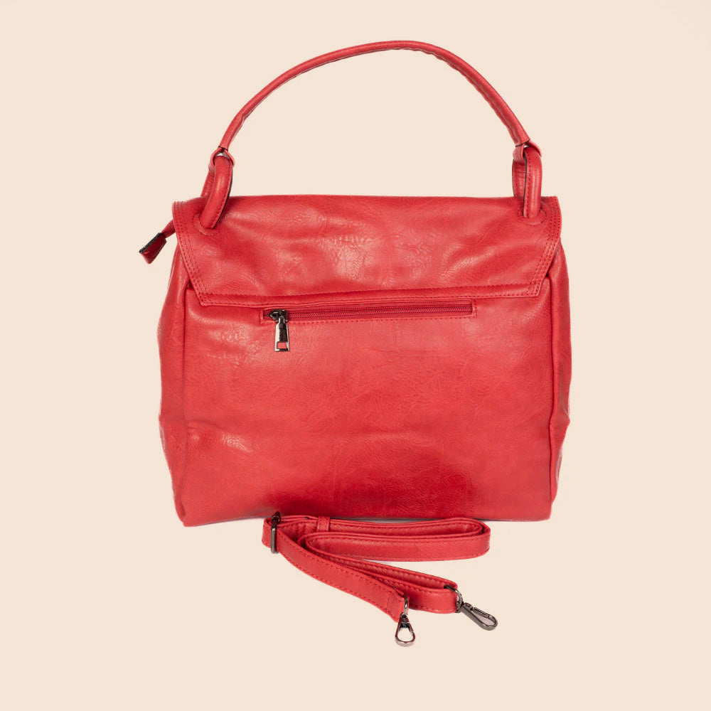 SHOULDER BAG WITH MAGNETIC FLAP CLOSURE