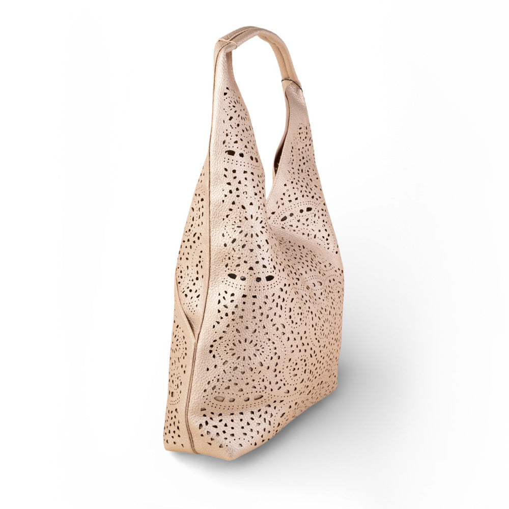 BORSA A SPALLA TRAFORATA CON TAGLIO OBLIQUO