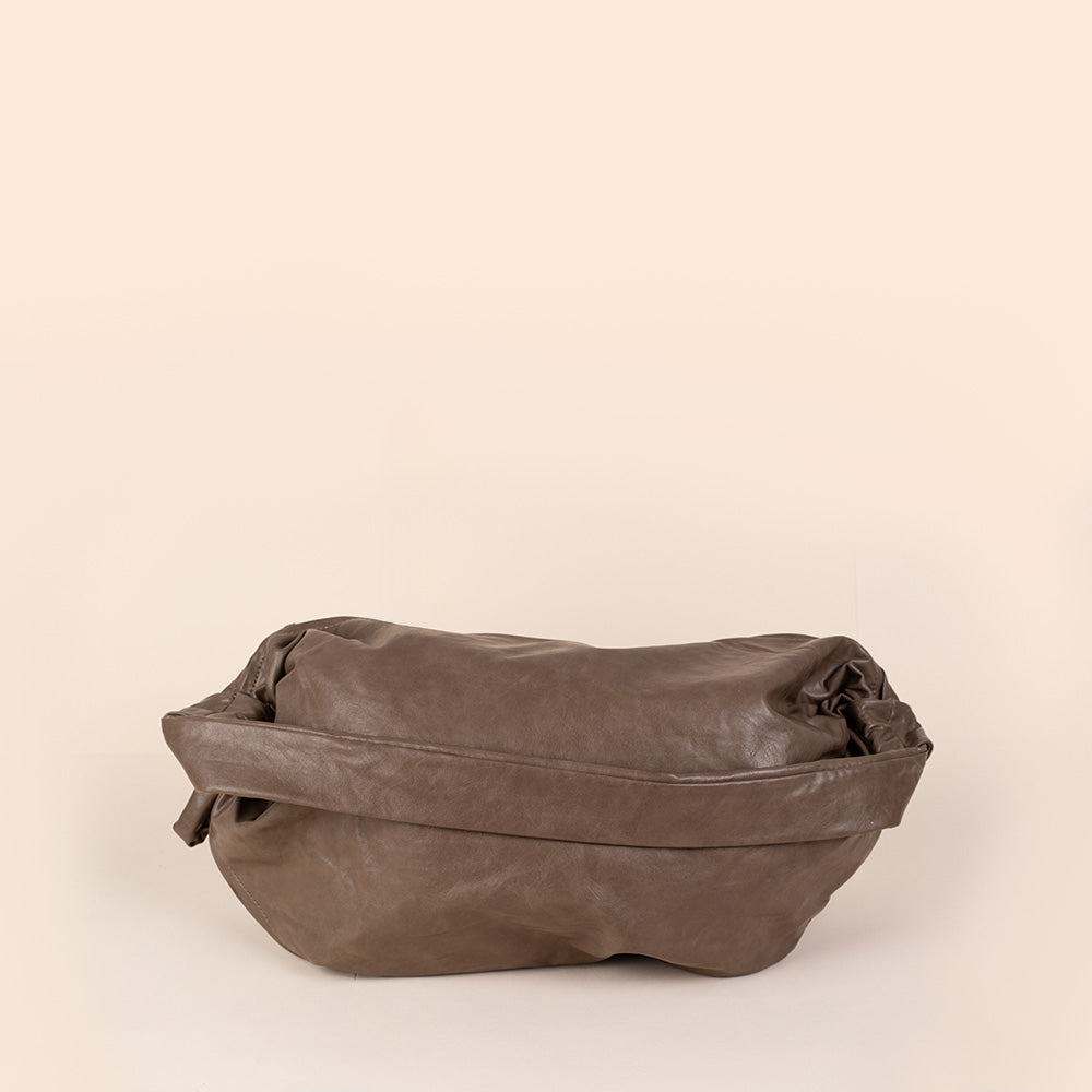 BORSA A SPALLA ALLUNGATA CON ZIP LATERALE