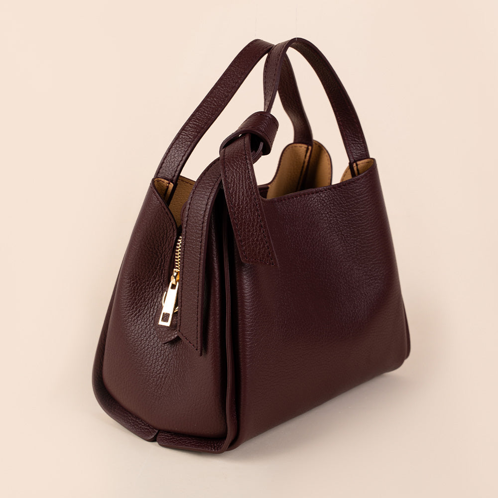 BORSA A MANO CON TRE SCOMPARTI INTERNI E TRACOLLA