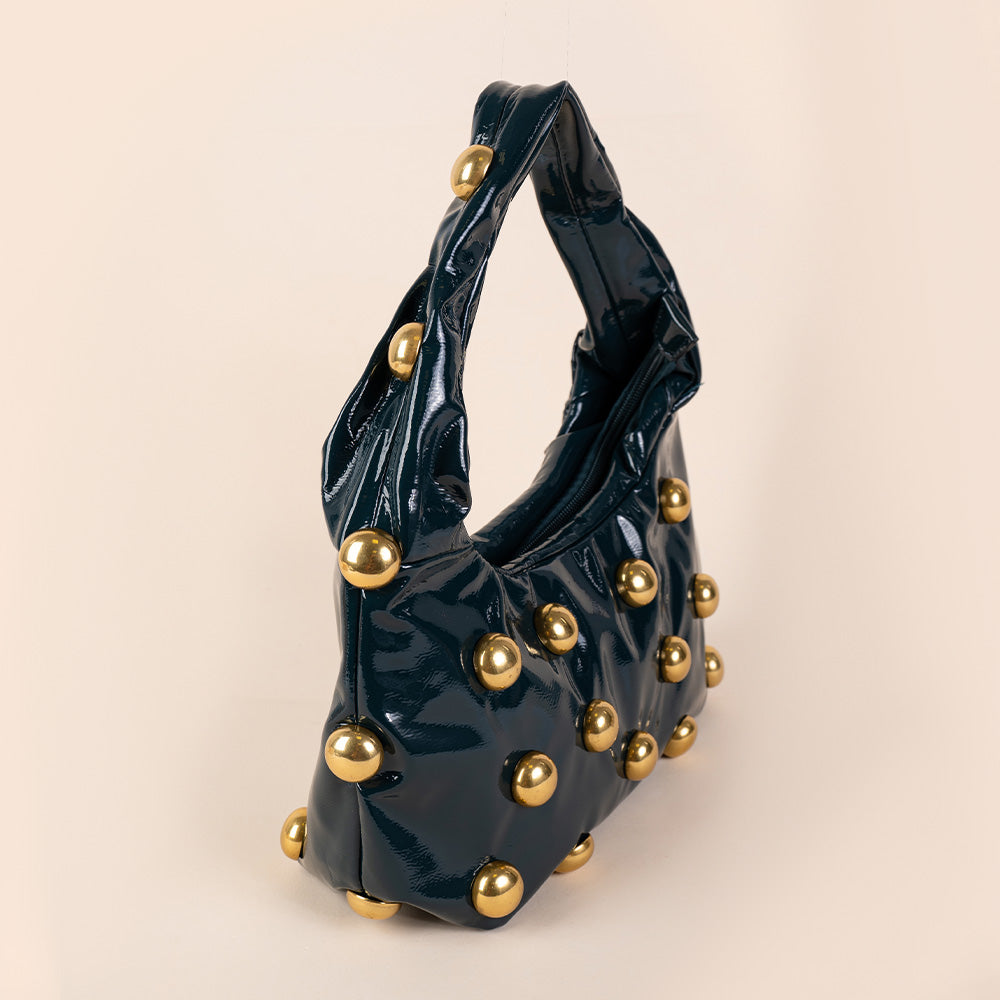 BORSA A MANO IN VERNICE CON BORCHIE A SEMI SFERA