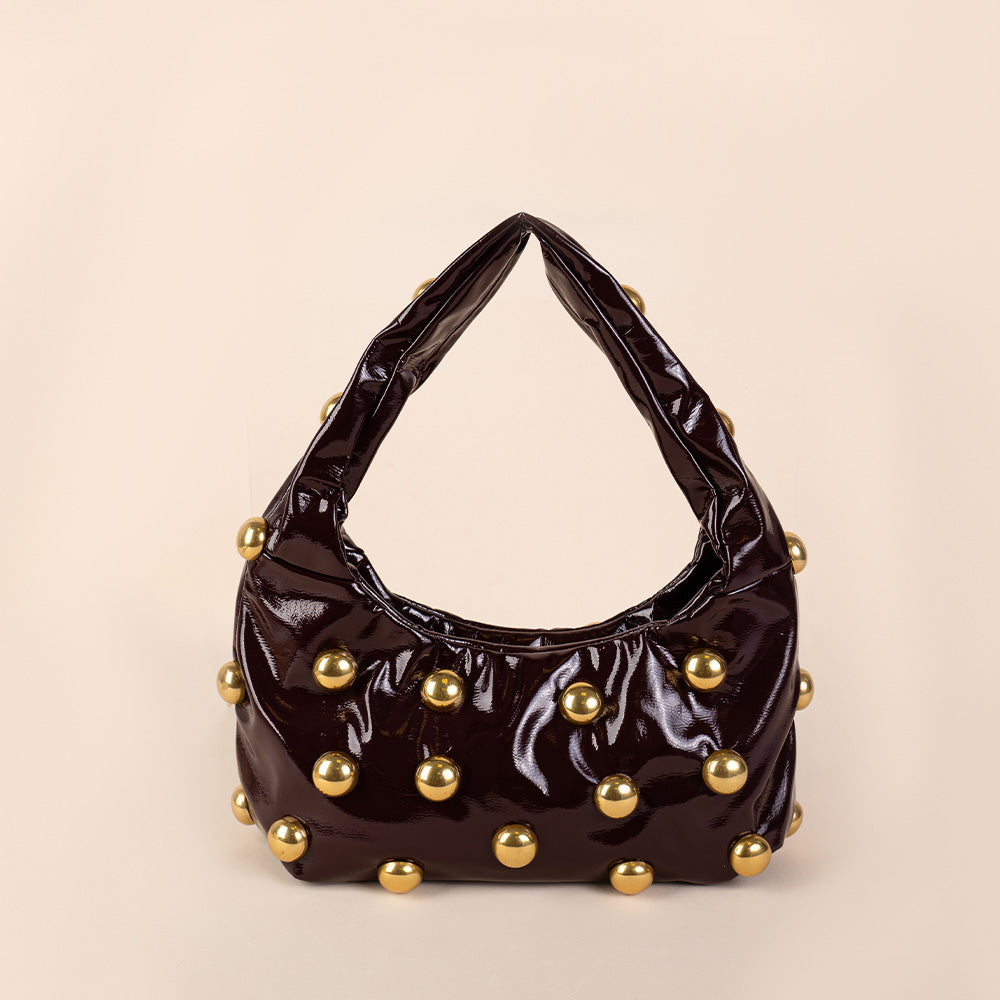 BORSA A MANO IN VERNICE CON BORCHIE A SEMI SFERA