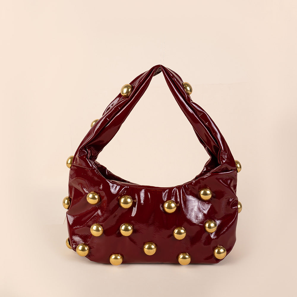 BORSA A MANO IN VERNICE CON BORCHIE A SEMI SFERA