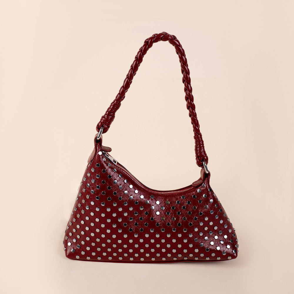 BORSA A SPALLA ASIMMETRICA CON MANICO INTRECCIATO E BORCHIE PICCOLE