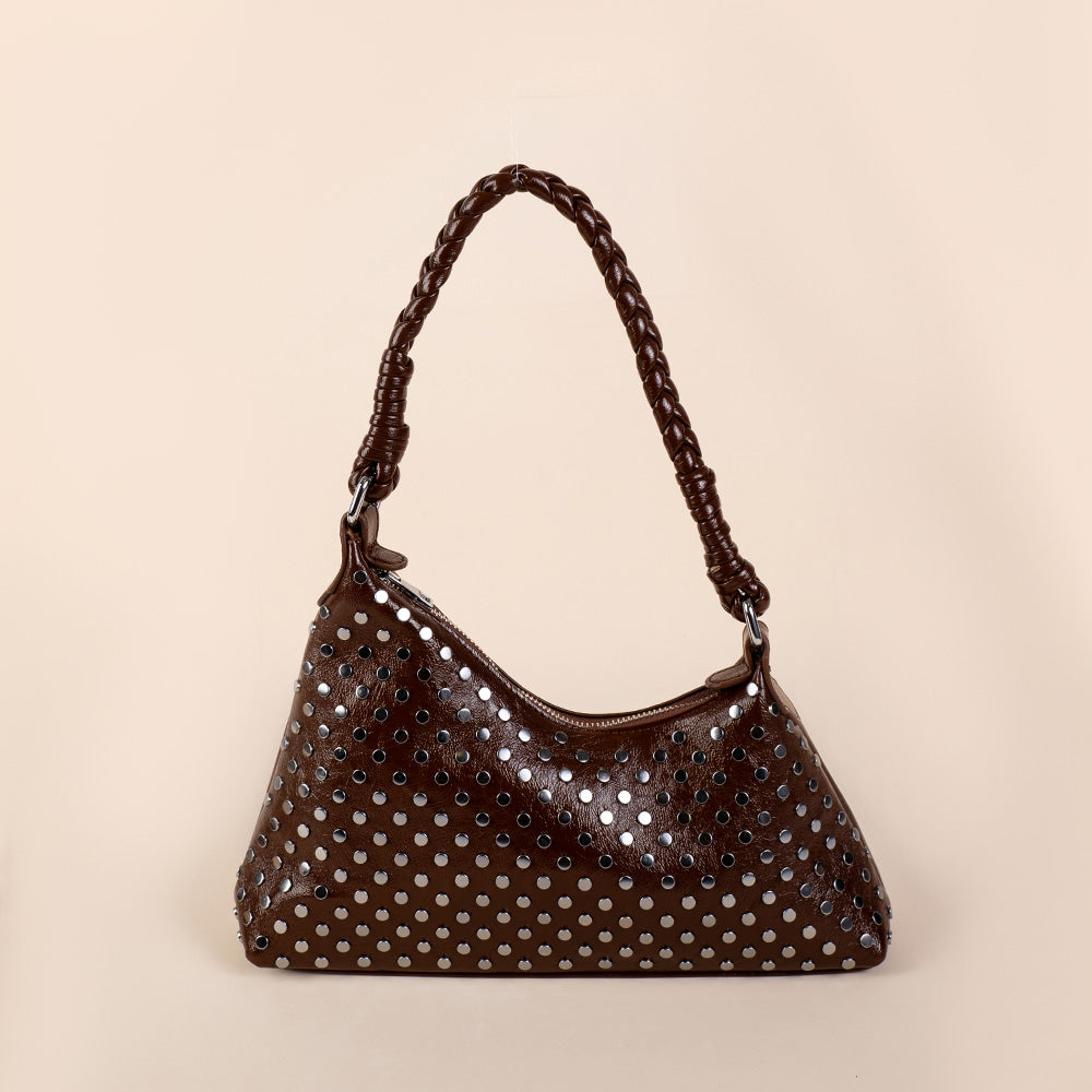 BORSA A SPALLA ASIMMETRICA CON MANICO INTRECCIATO E BORCHIE PICCOLE