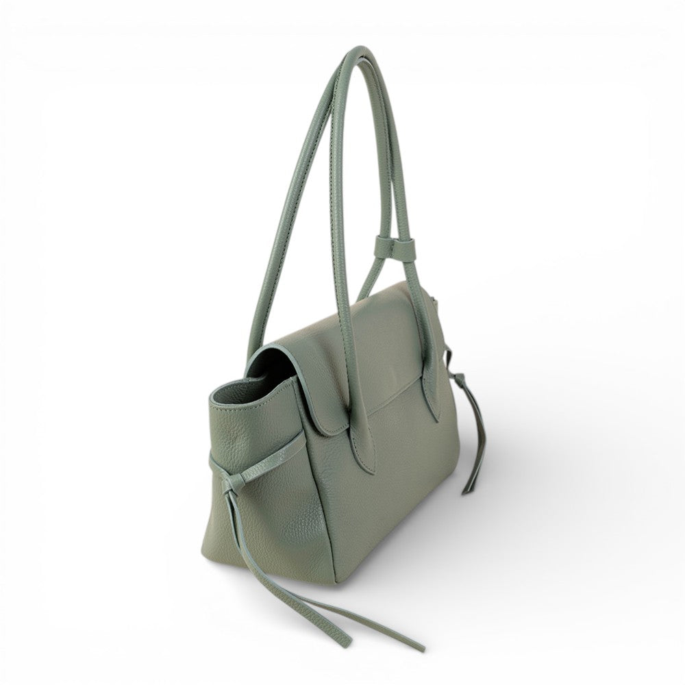 BORSA A SPALLA RETTANGOLARE CON LACCI LATERALI E PATTINA