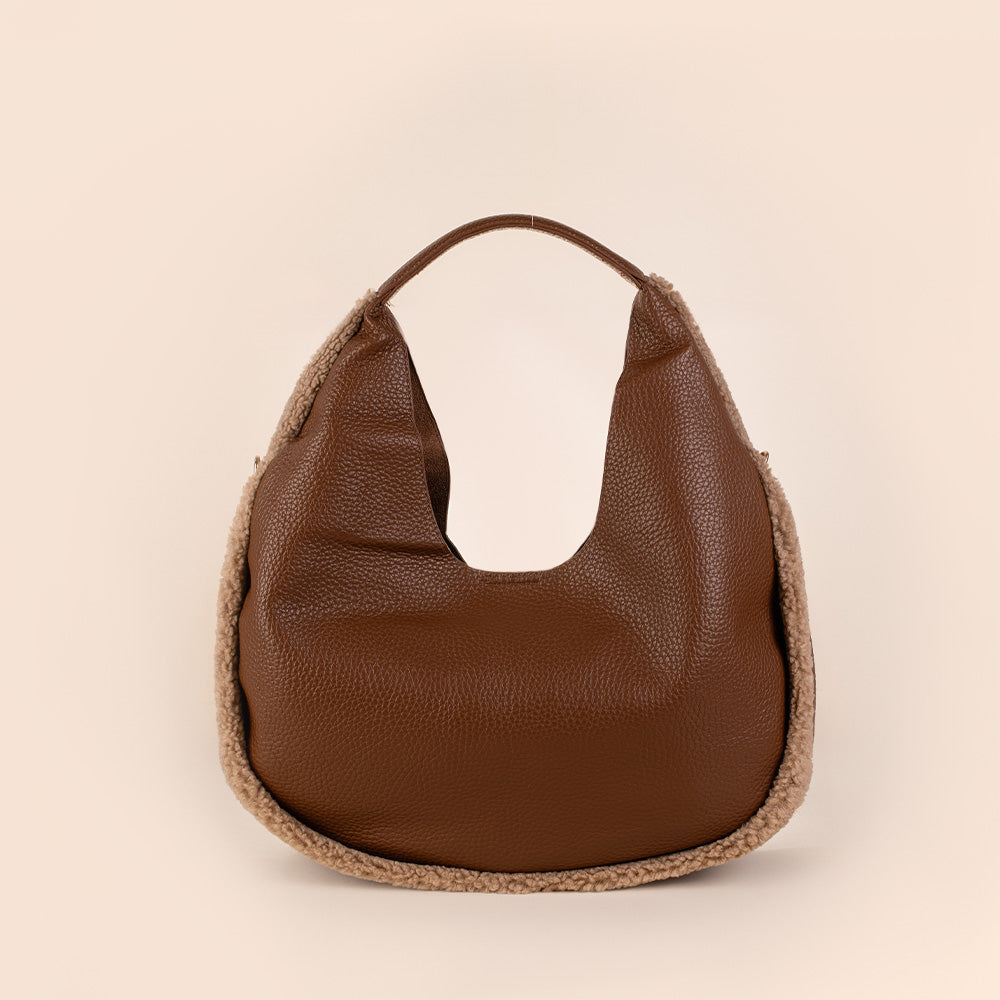 BORSA A SPALLA CIRCOLARE CON ECO PELLICCIA AI MARGINI