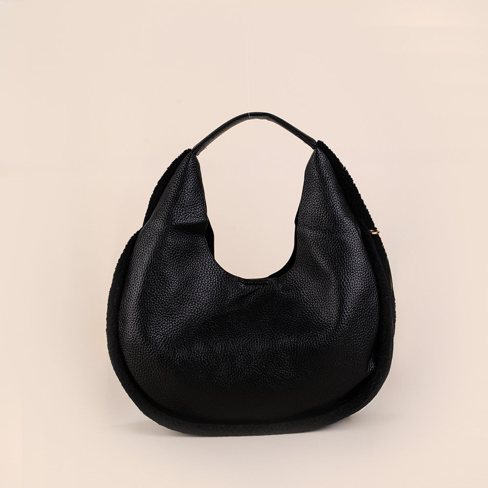 BORSA A SPALLA CIRCOLARE CON ECO PELLICCIA AI MARGINI