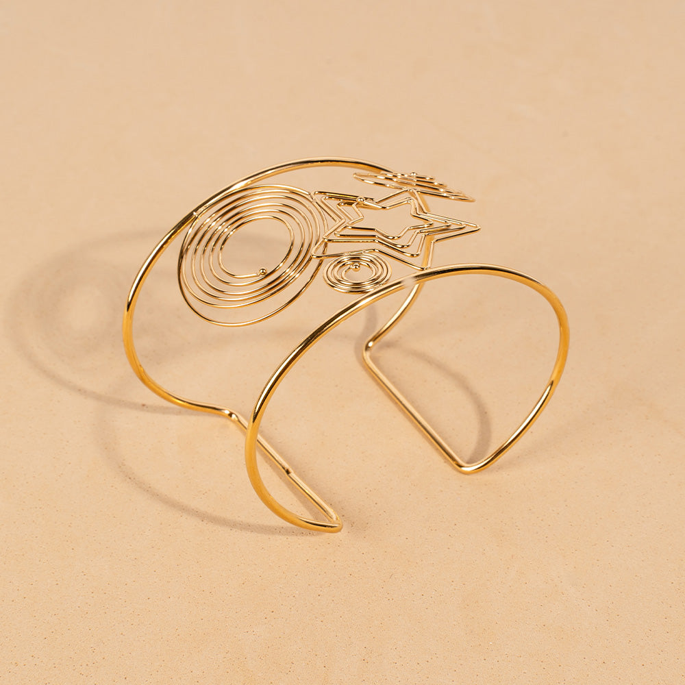 BRACCIALE RIGIDO A FASCIA CON SPIRALI, UNA STELLA E UN CUORE