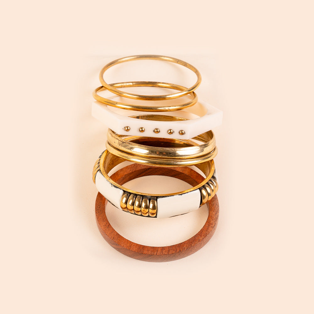 BRACCIALE RIGIDO COMPOSTO DA PIU' PEZZI IN DIVERSI COLORI E MATERIALI