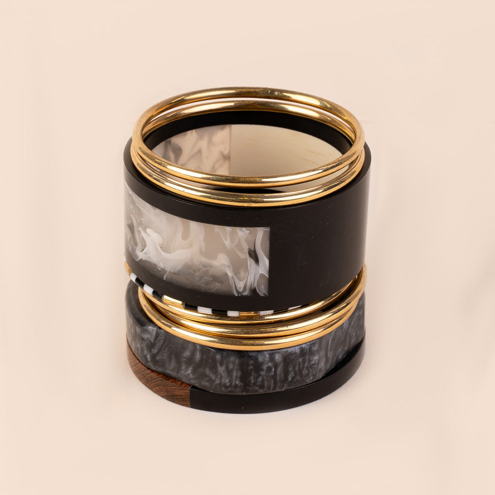 BRACCIALE RIGIDO COMPOSTO DA PIU' PEZZI IN DIVERSI  MATERIALI E COLORI