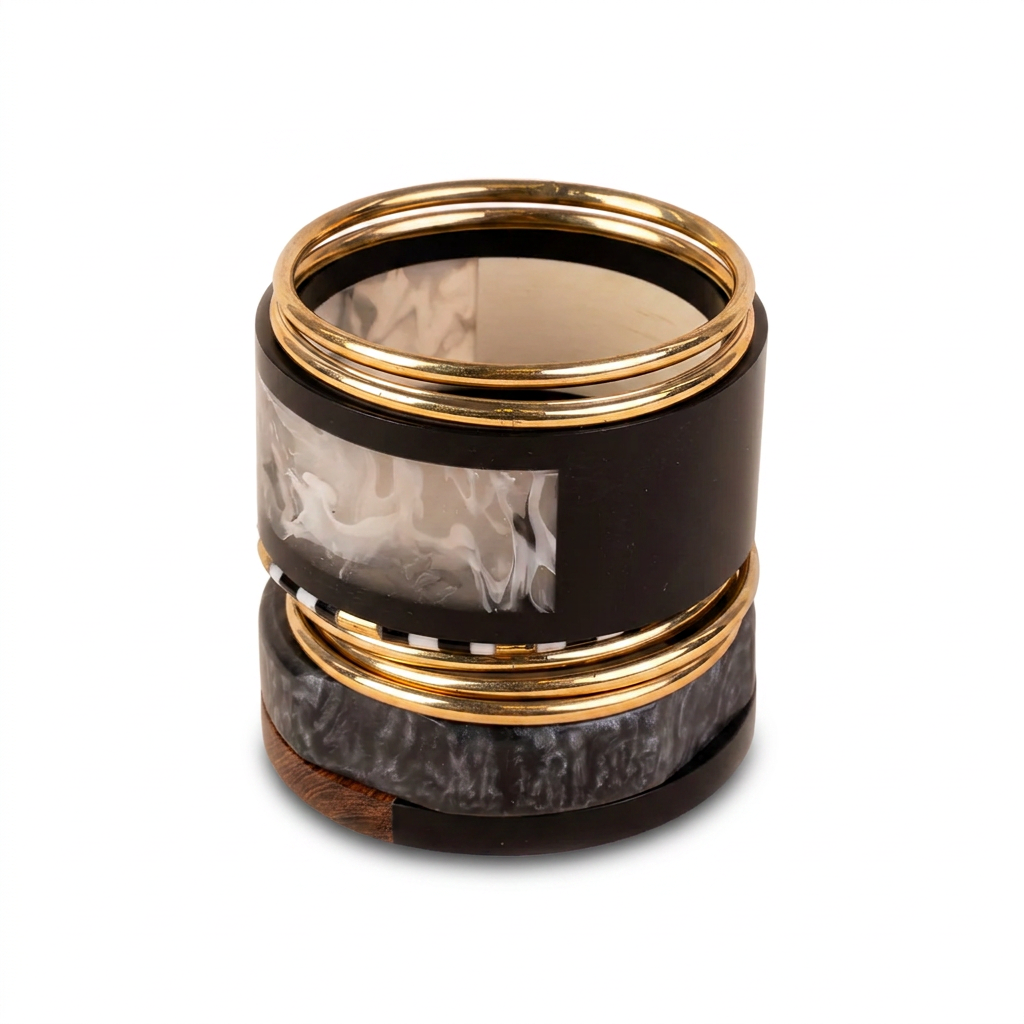RIGID BRACELET MADE UP OF MULTIPLE PIECES IN DIFFERENT MATERIALS AND COLORS