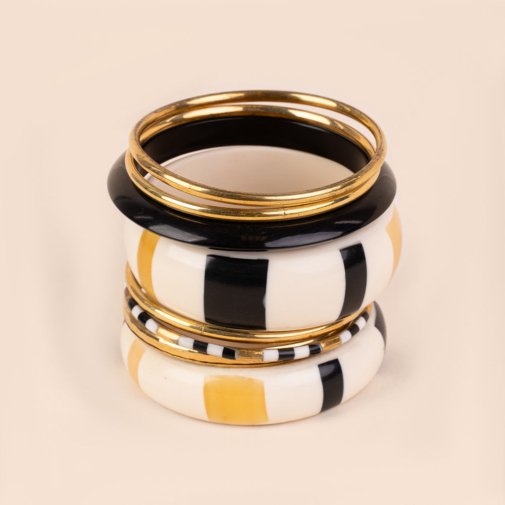 BRACCIALE RIGIDO COMPOSTO DA PIU' PEZZI IN DIVERSI  MATERIALI E COLORI
