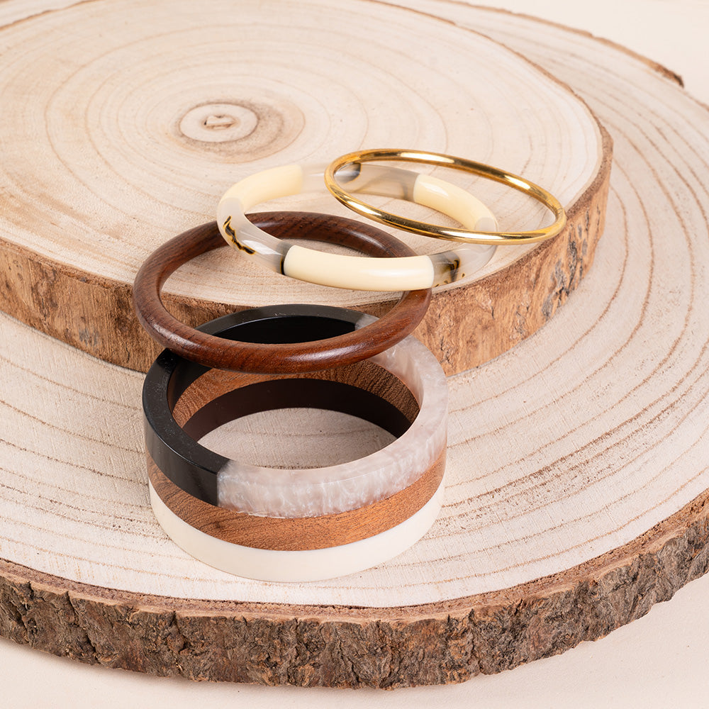 BRACCIALE RIGIDO COMPOSTO DA PIU' PEZZI IN DIVERSI  MATERIALI E COLORI