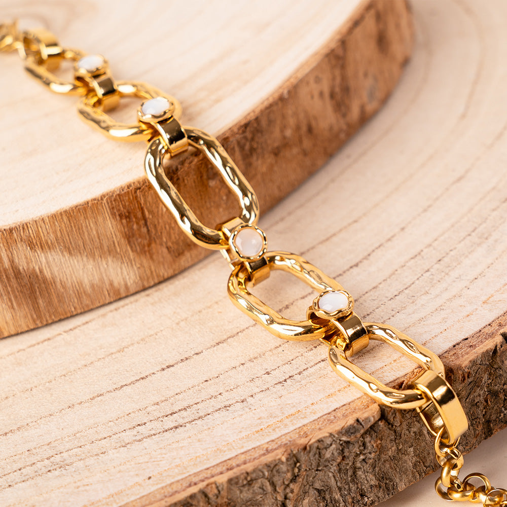 BRACCIALE CON MAGLIE MARTELLATE E PIETRE