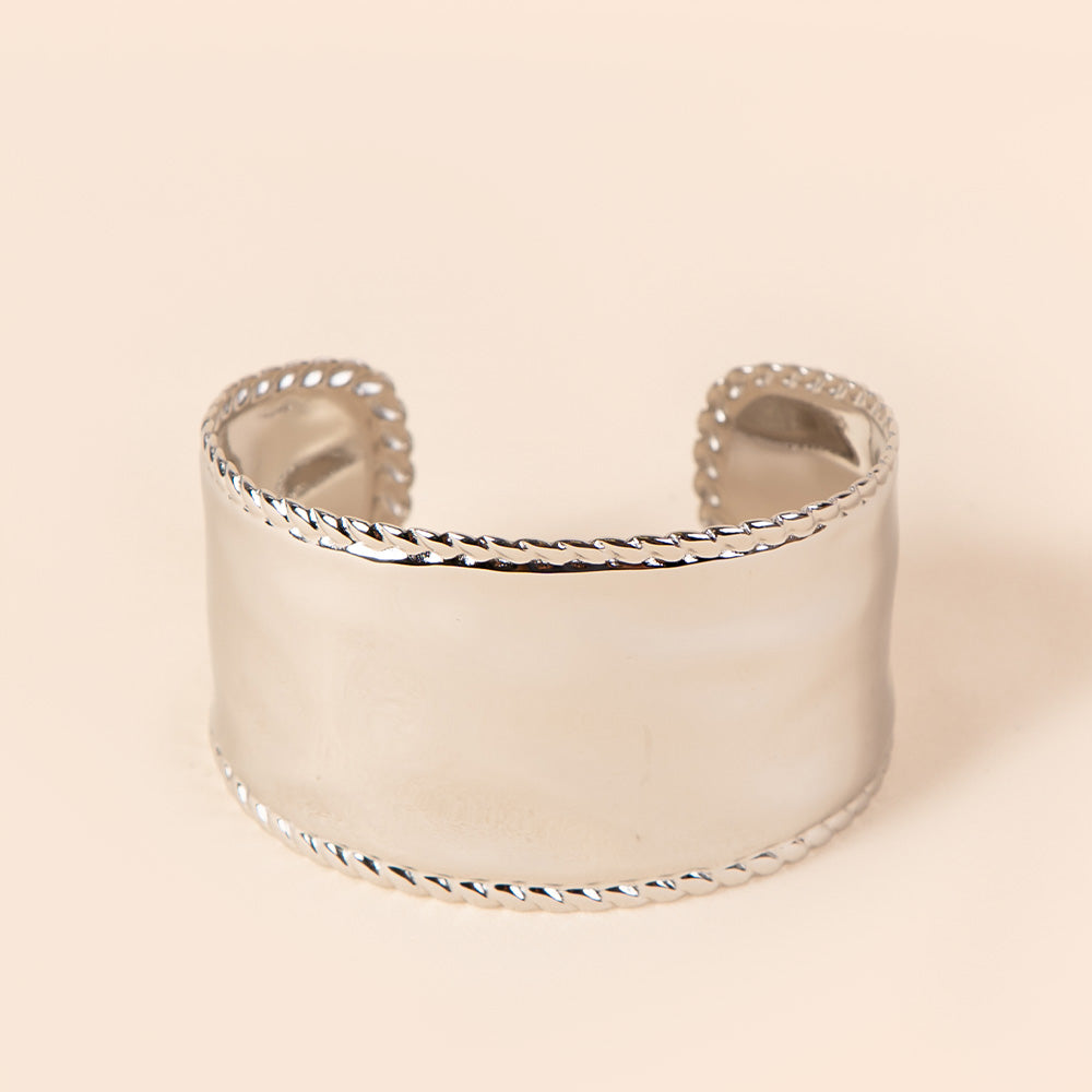 BRACCIALE RIGIDO MARTELLATO CON CORNICE