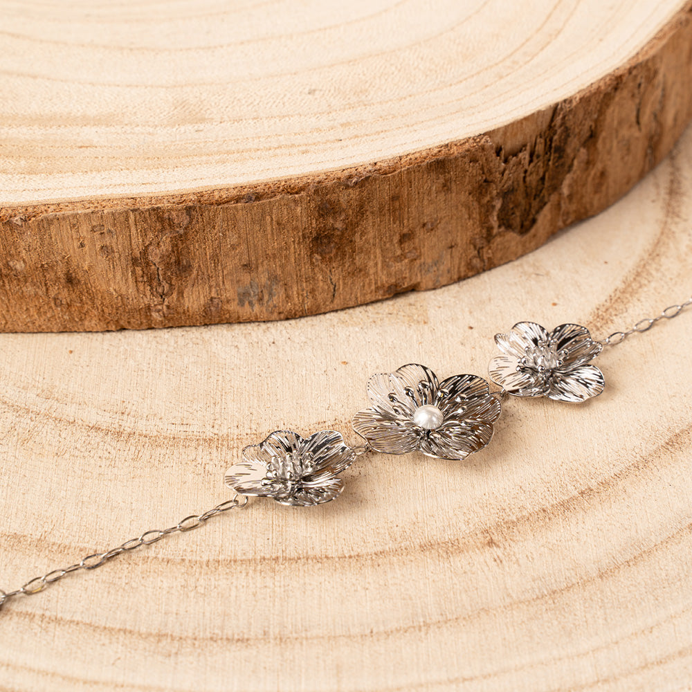 BRACCIALE MORBIDO A CATENELLA CON TRE FIORI E PERLA