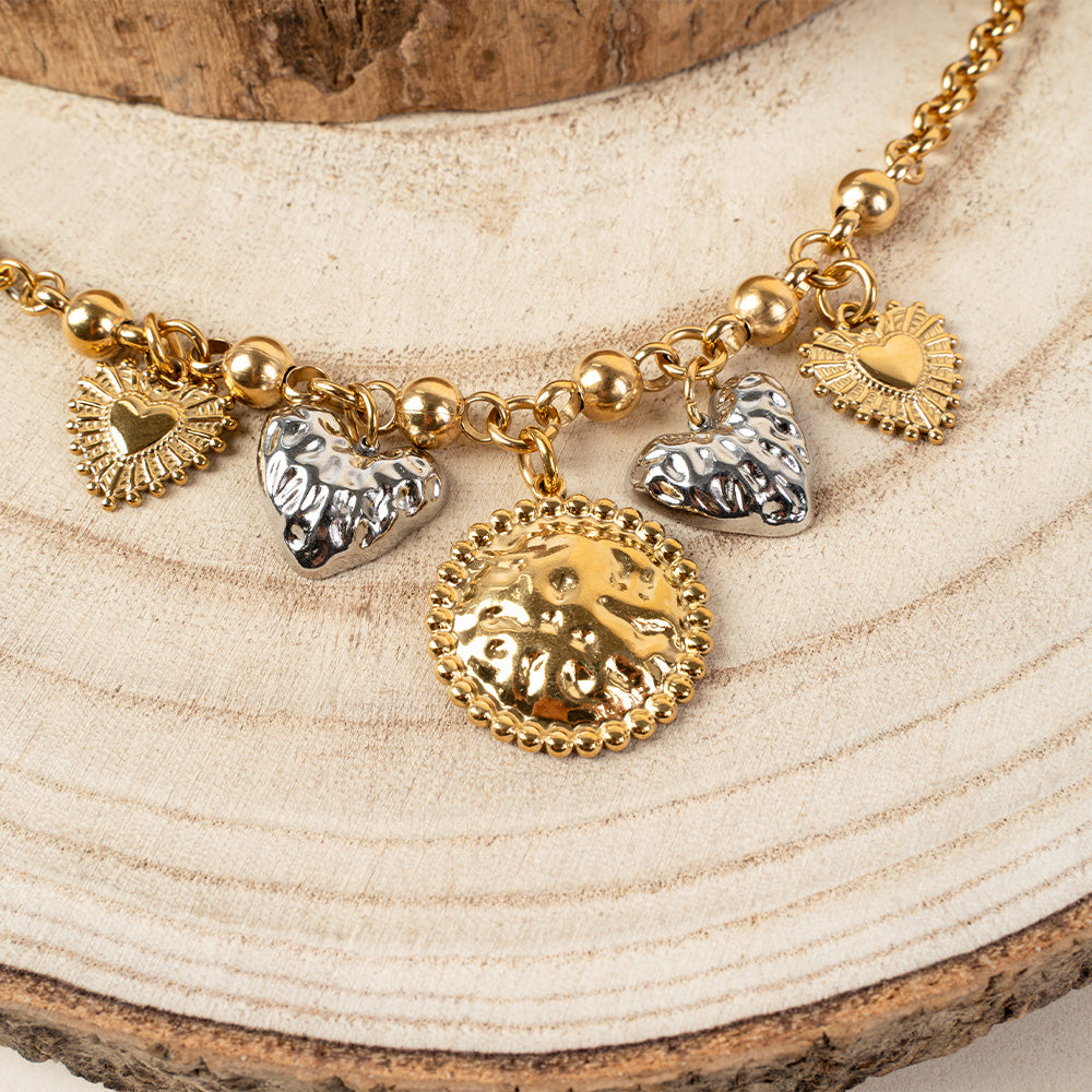 BRACCIALE A PALLINE CON PENDENTI MARTELLATI