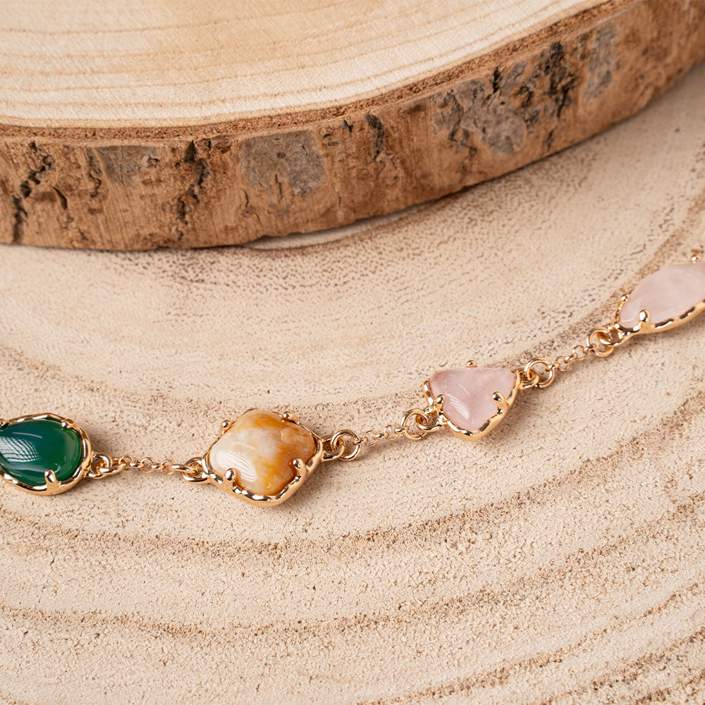 BRACCIALE CON PIETRE DI FORME E COLORI DIVERSI