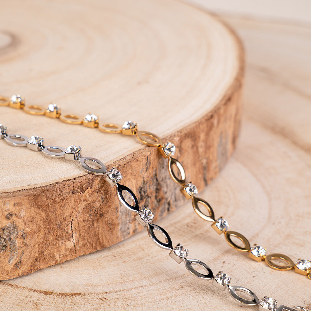 BRACCIALE CON PARTICOLARI OVALI E STRASS