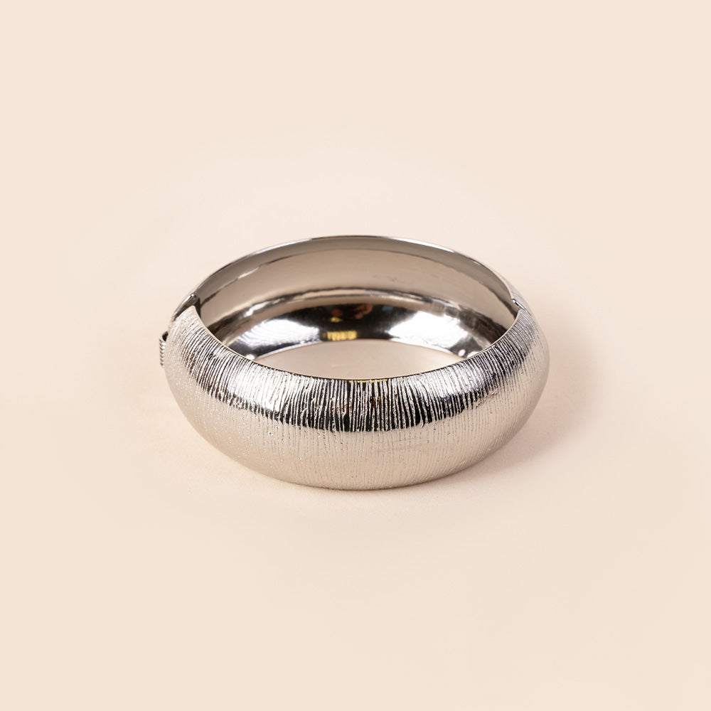 BRACCIALE RIGIDO A FASCIA CON CHIUSURA A MOLLA