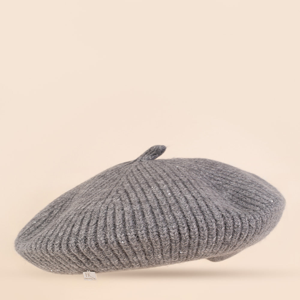 CAPPELLO MODELLO BASCO IN MAGLIA CON MICRO PAILLETES TONO SU TONO