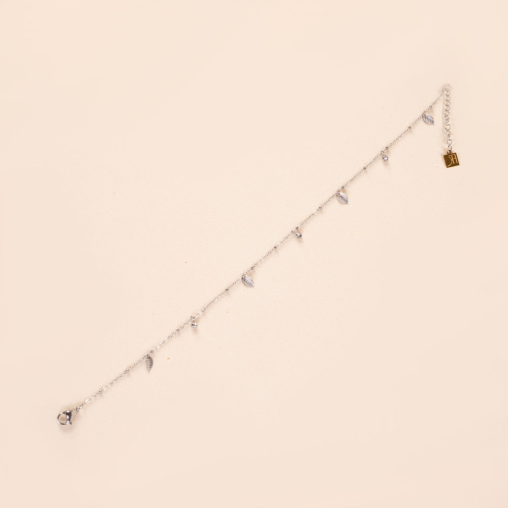 THIN ANKLET WITH SMALL HANGING LEAVES