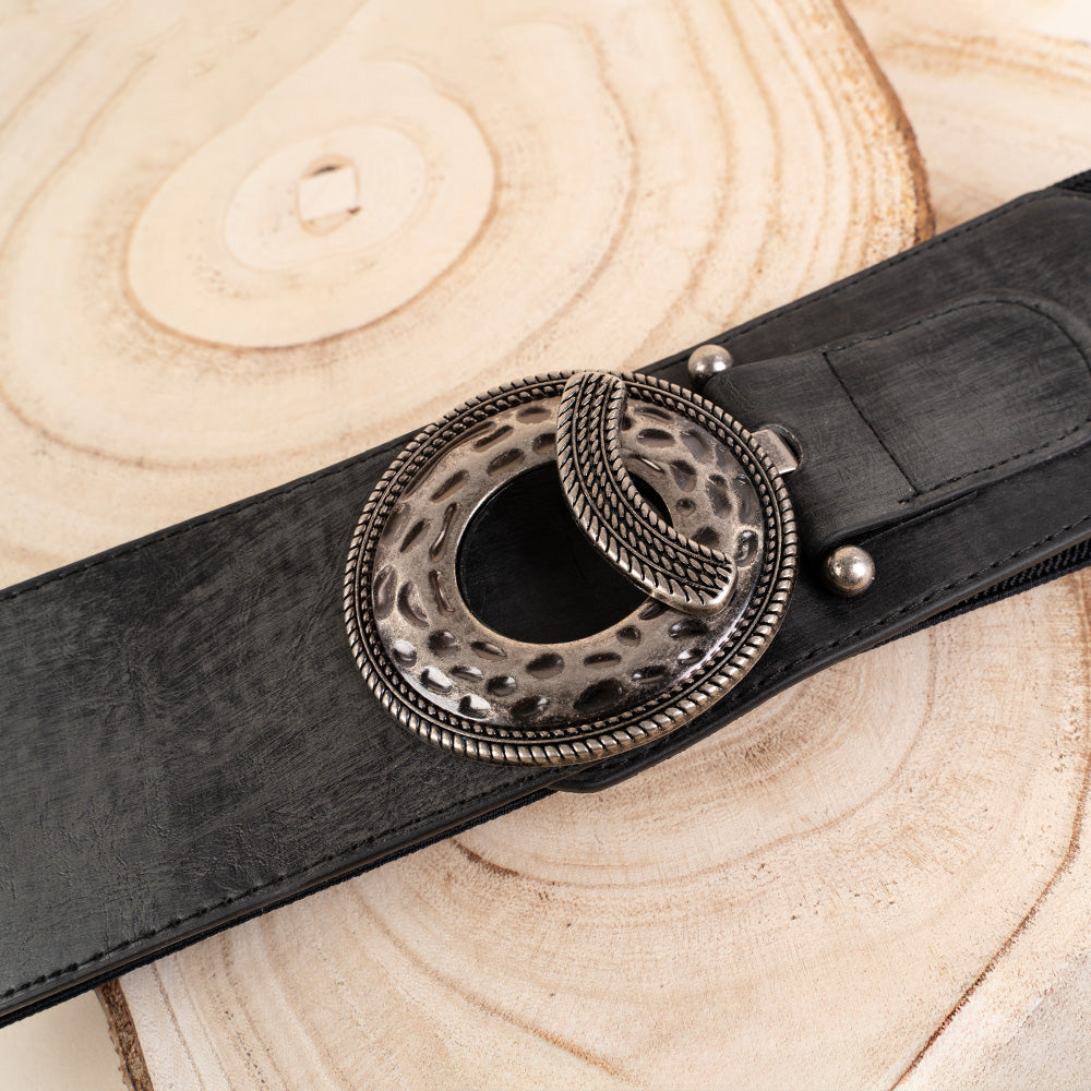 CINTURA ELASTICA CON FIBBIA MARTELLATA E GANCIO LAVORATO