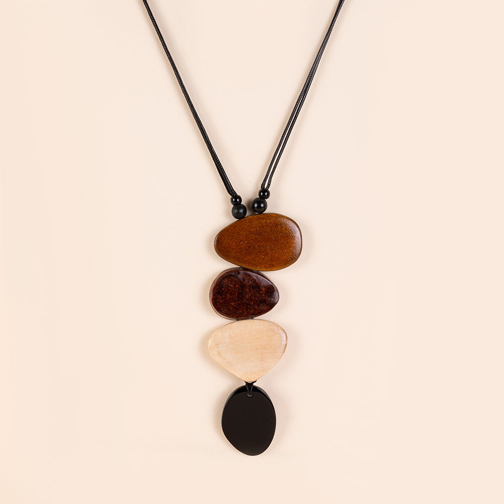 COLLANA LUNGA REGOLABILE CON PENDENTE IN PLACCHE DI COLORE DIVERSO