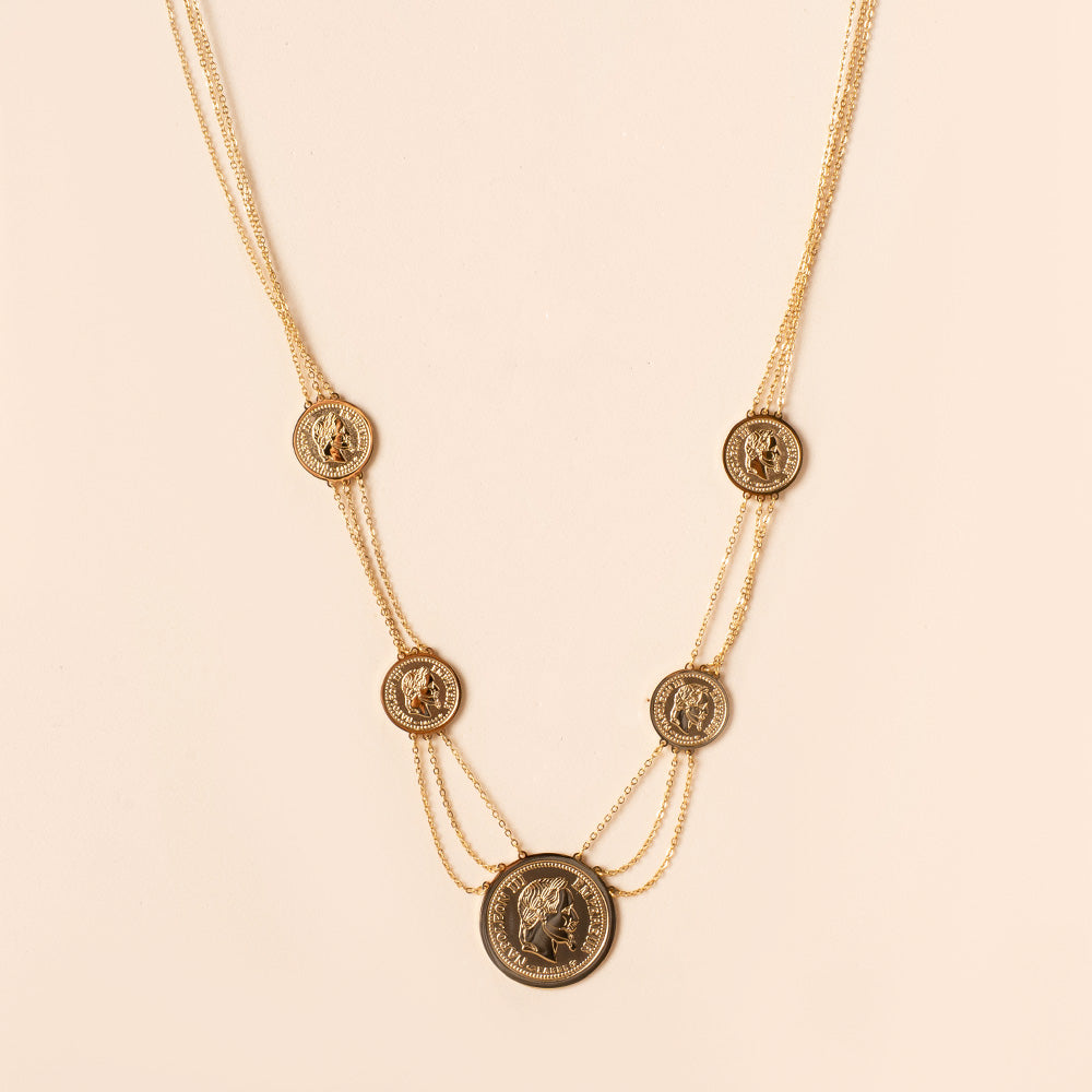 COLLANA LUNGA CON TRE FILI E MONETE
