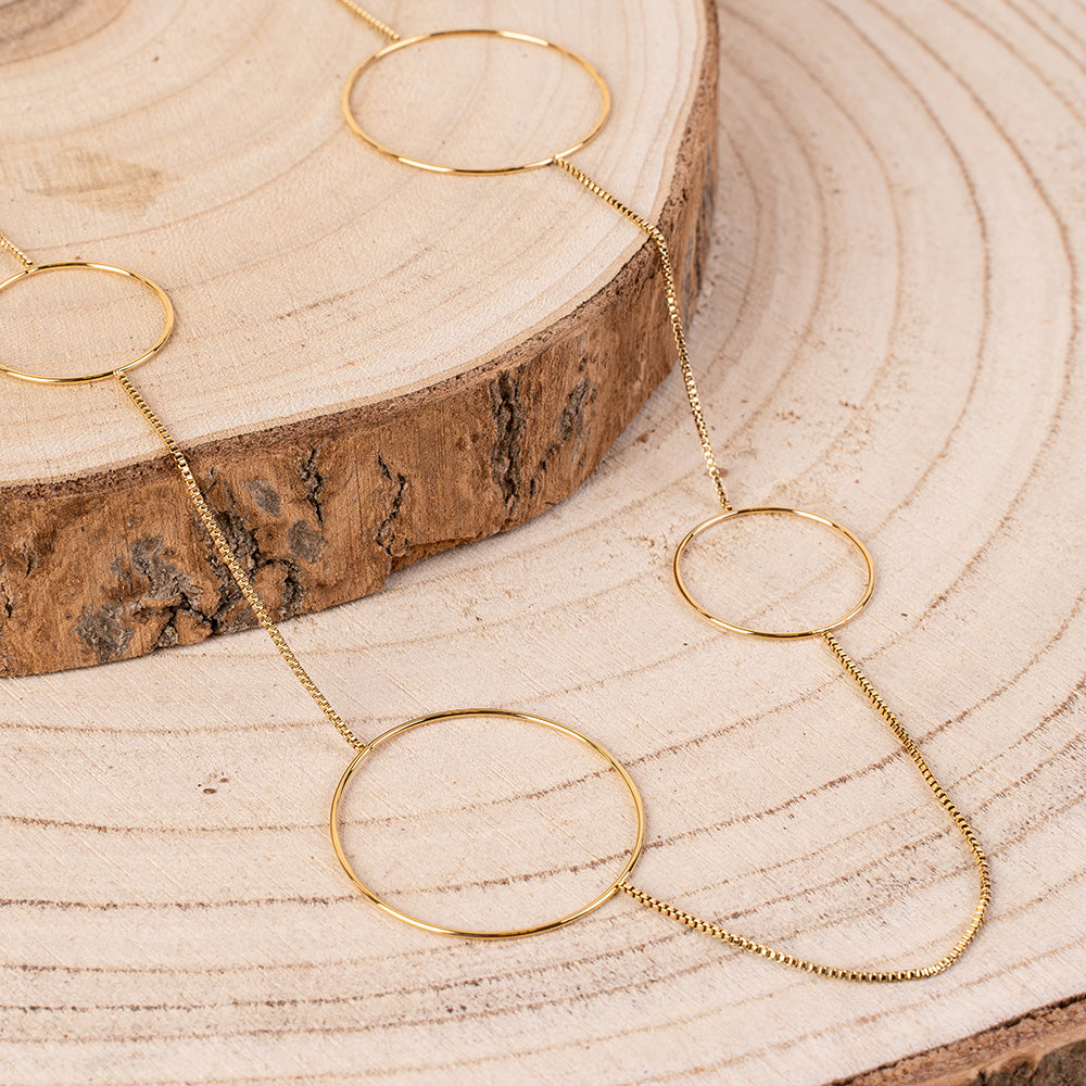COLLANA LUNGA CON CERCHI DI DIVERSE DIMENSIONI