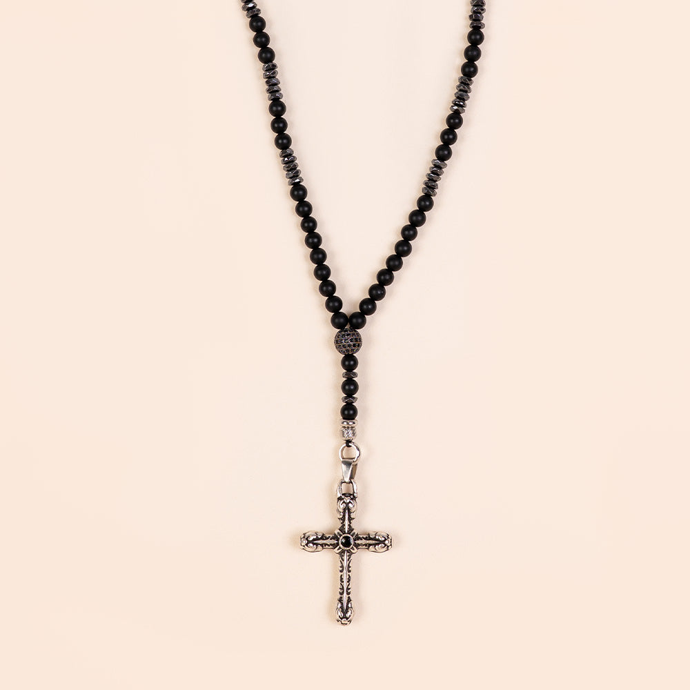 COLLANA LUNGA CON PIETRE DURE E CROCE PENDENTE