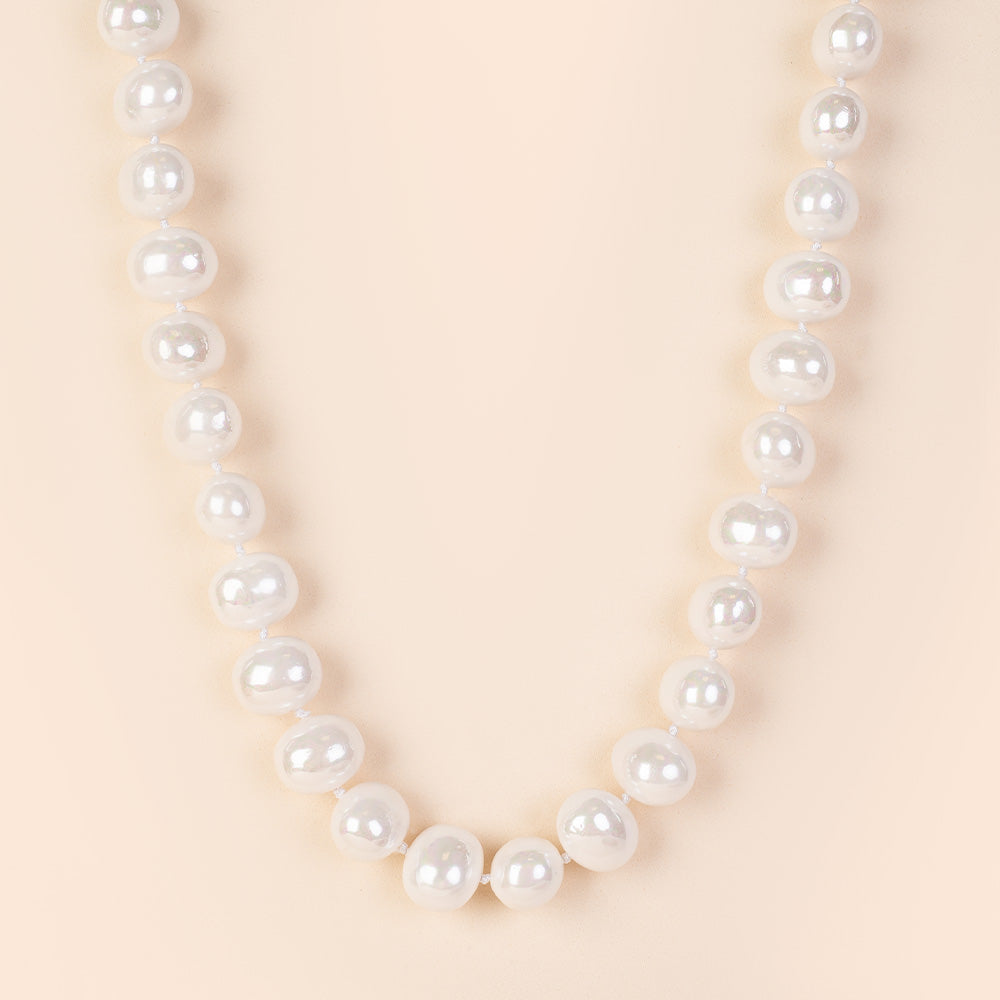 COLLANA CON PERLE OVALI E CHIUSURA CON GANCIO