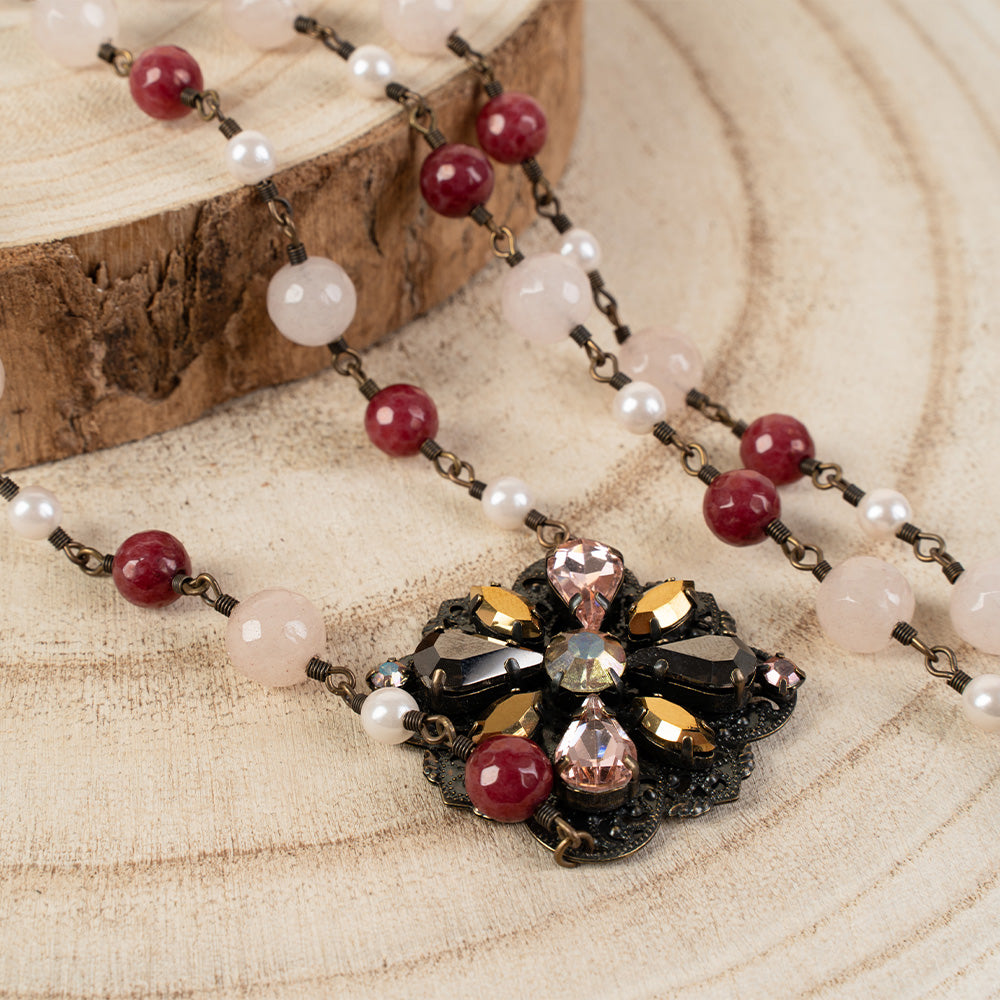 COLLANA LUNGA CON PIETRE SFACCETTATE E PIETRA A FIORE