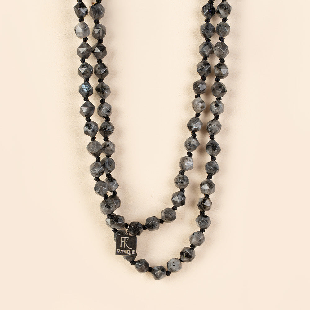 COLLANA LUNGA CON PIETRE SFACCETTATE