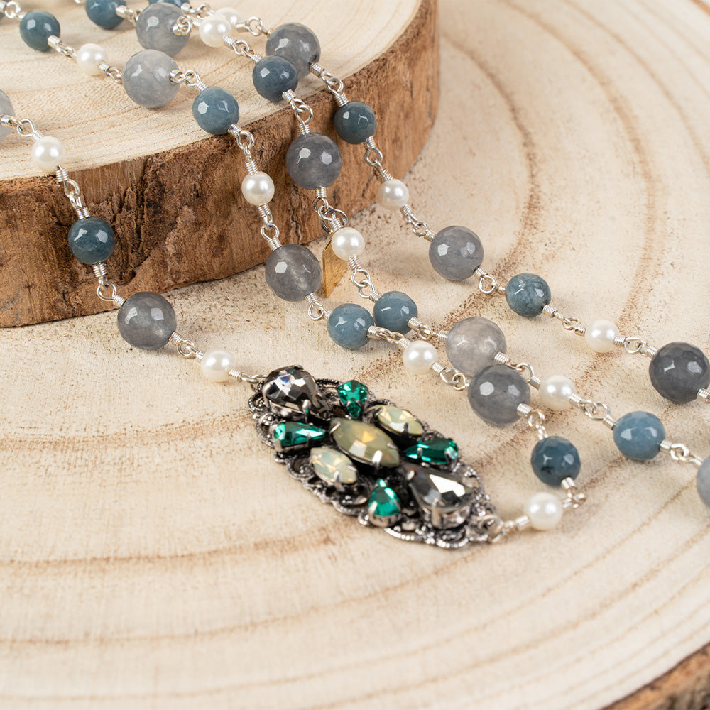 COLLANA LUNGA CON PIETRE SFACCETTATE E PIETRA A FIORE