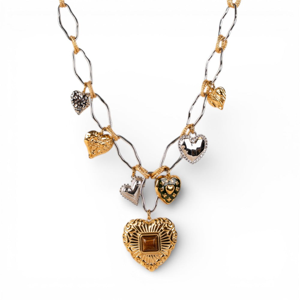 COLLANA A GIROCOLLO CON CUORE PENDENTE CENTRALE INTAGLIATO CON PIETRA