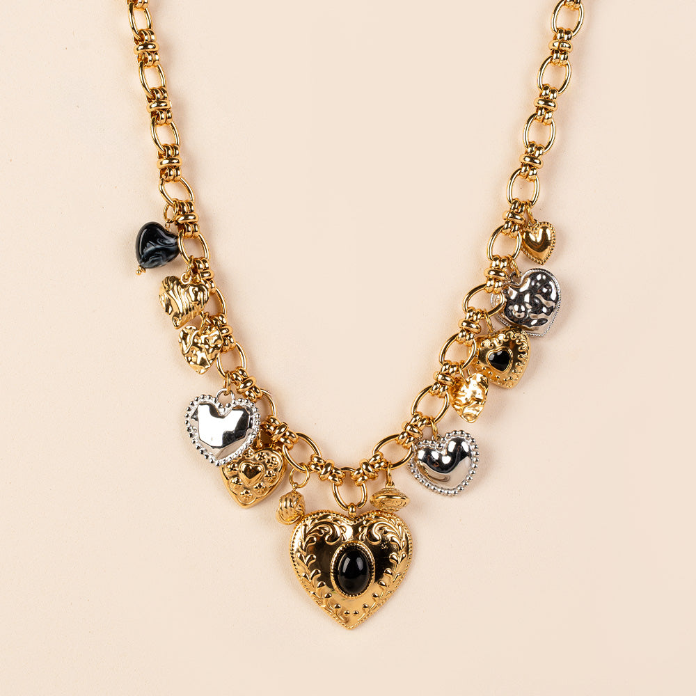COLLANA A GIROCOLLO CON PENDENTI E CUORE GRANDE CENTRALE CON PIETRA NERA