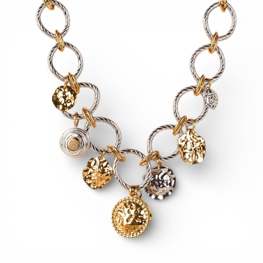 COLLANA A GIROCOLLO CON CATENA IRREGOLARE RIGATA E DETTAGLI MARTELLATI